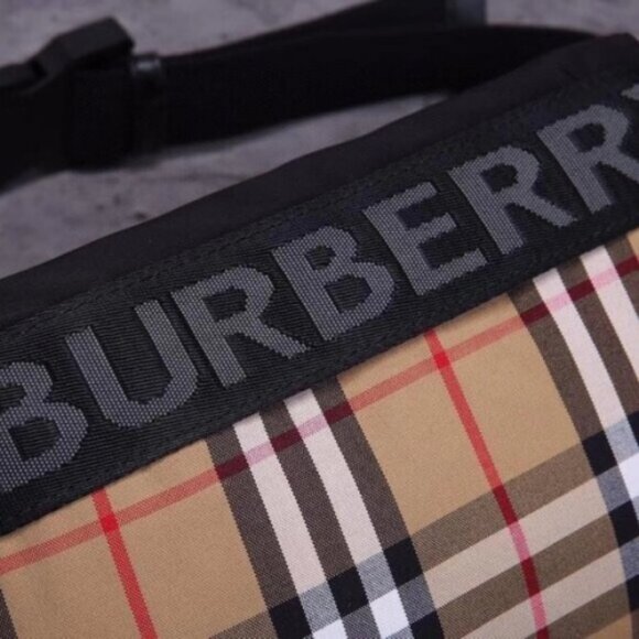 Burberry Everyday Luxury Bag - Picture 4 of 7